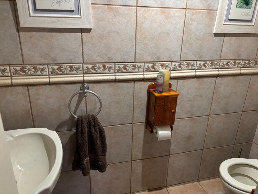 5 Bedroom Property for Sale in Safari Gardens North West